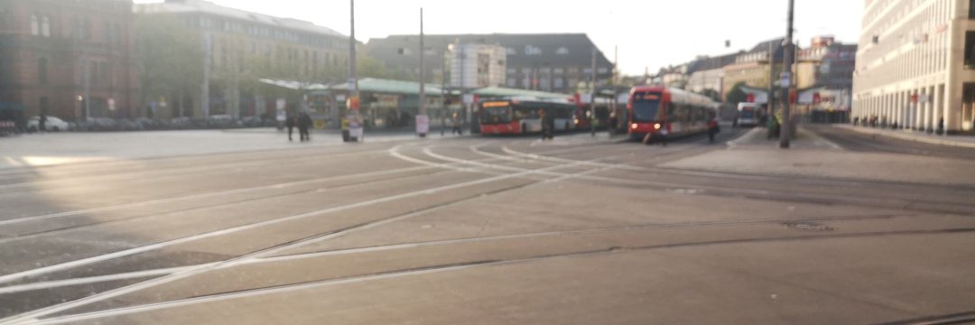 POL-HB: Nr.: 0665 –Fußgängerin löst Bremsmanöver aus – mehrere Busfahrgäste verletzt–