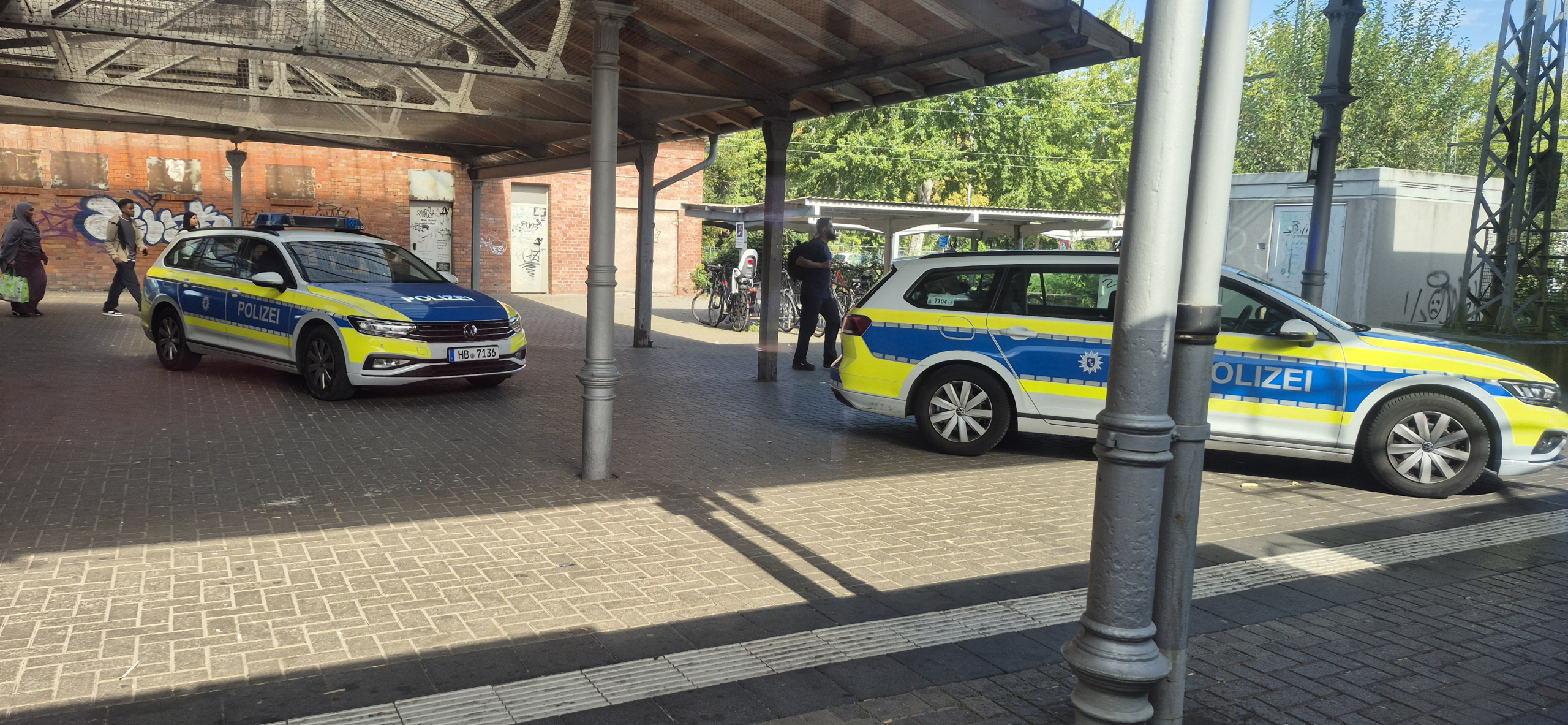 POL-HB: Nr.: 0621- Jugendliche rassistisch beleidigt und bedroht–