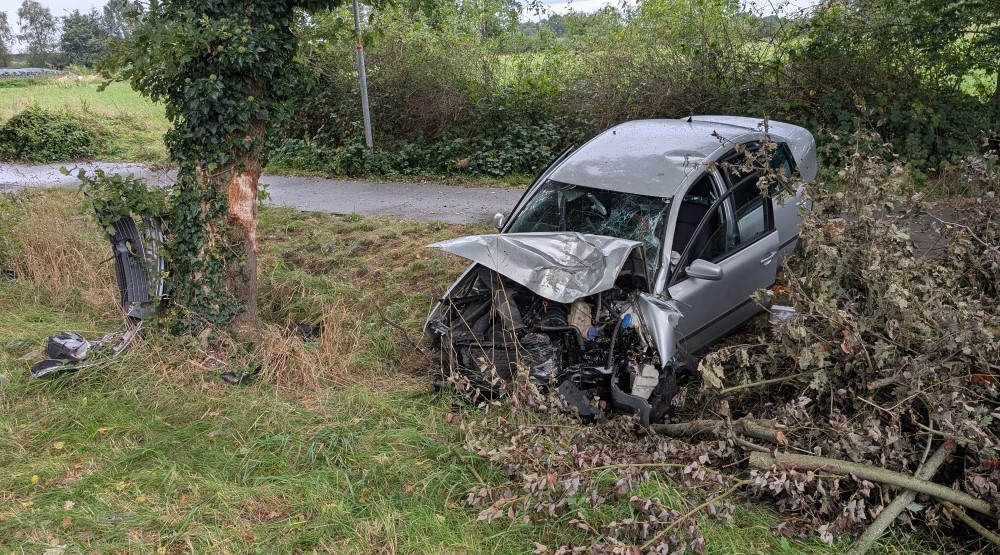 POL-CUX: Mehrere Verkehrsunfälle im gesamten Landkreis – Alkoholisierter Senior in Ringstedt nach Verkehrsunfall lebensgefährlich verletzt