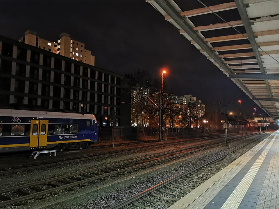 Schranke offenbar zu früh geöffnet: Zug erfasst Auto
