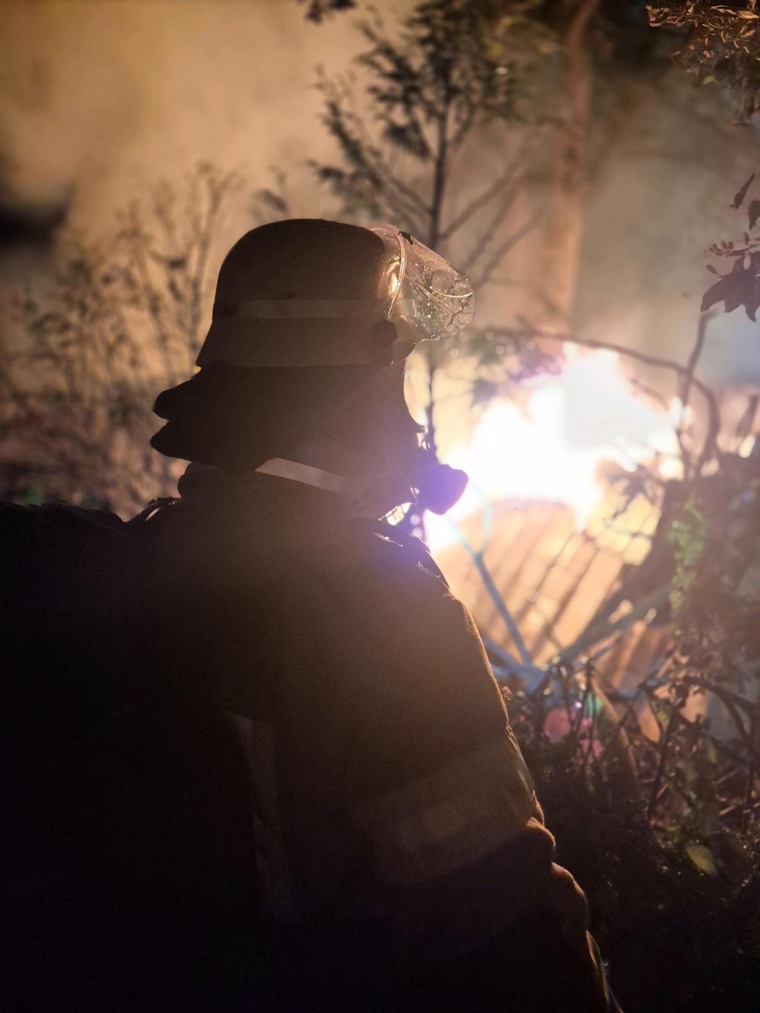 FW Bremerhaven: Feuer auf Kleingartengelände