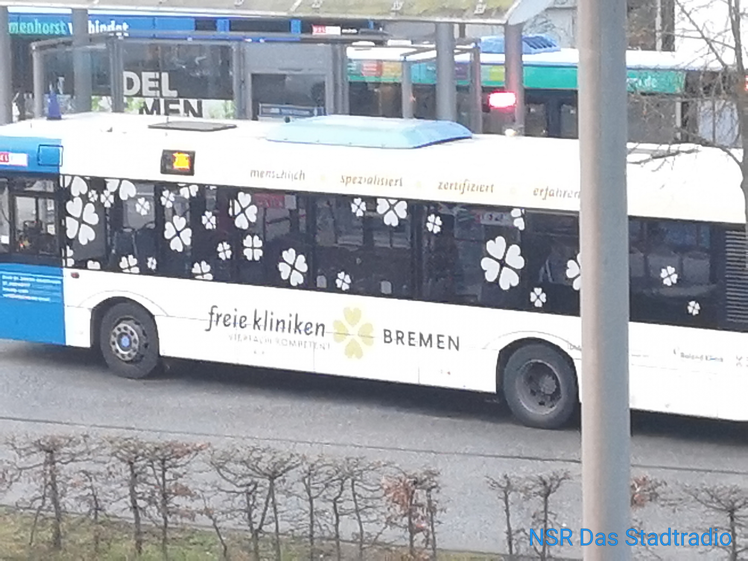 POL-VER: +Schulbus kollidiert mit leerem Linienbus+