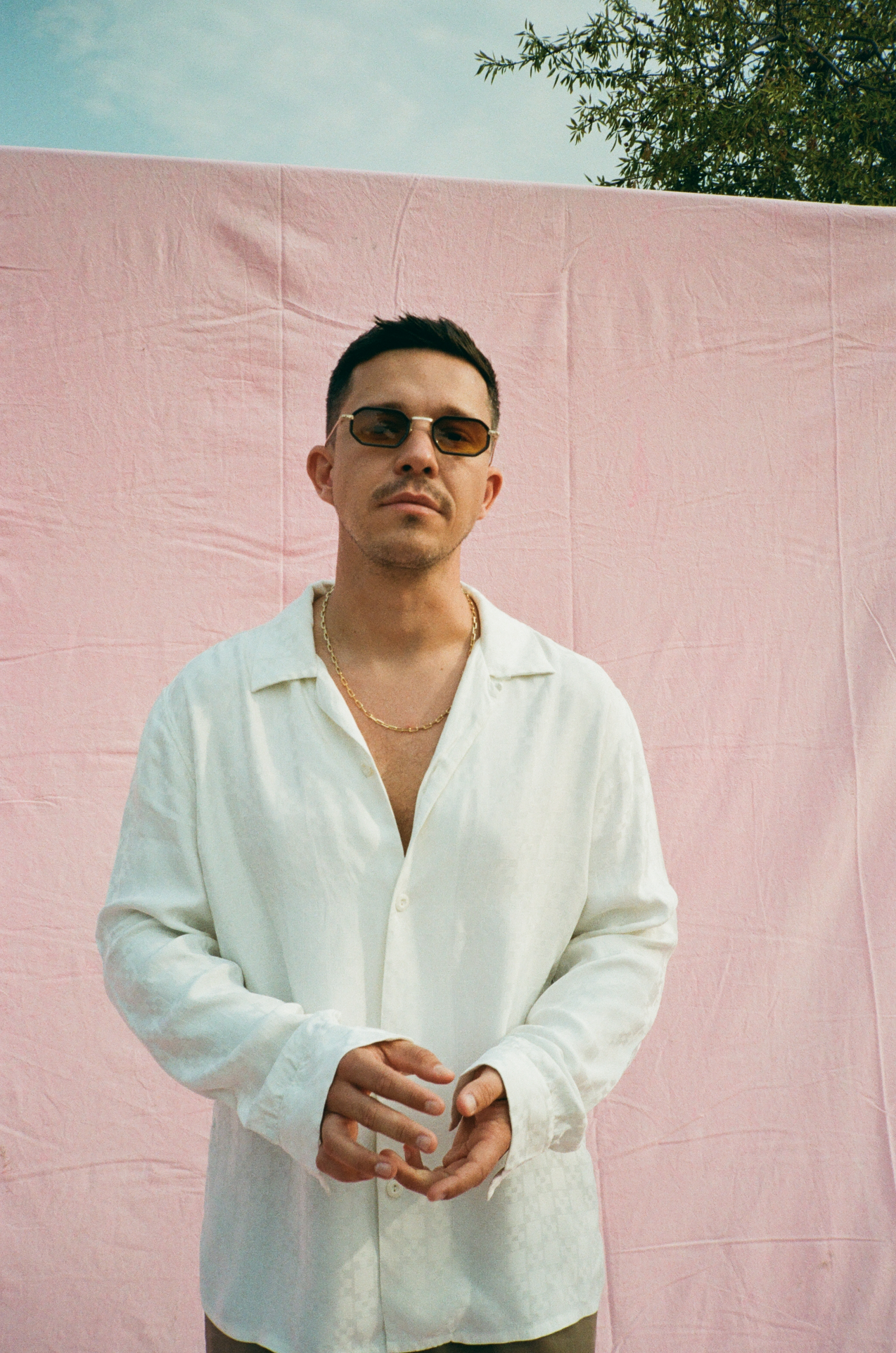 SANTOS veröffentlicht seine neue Single „Pinienbäume“