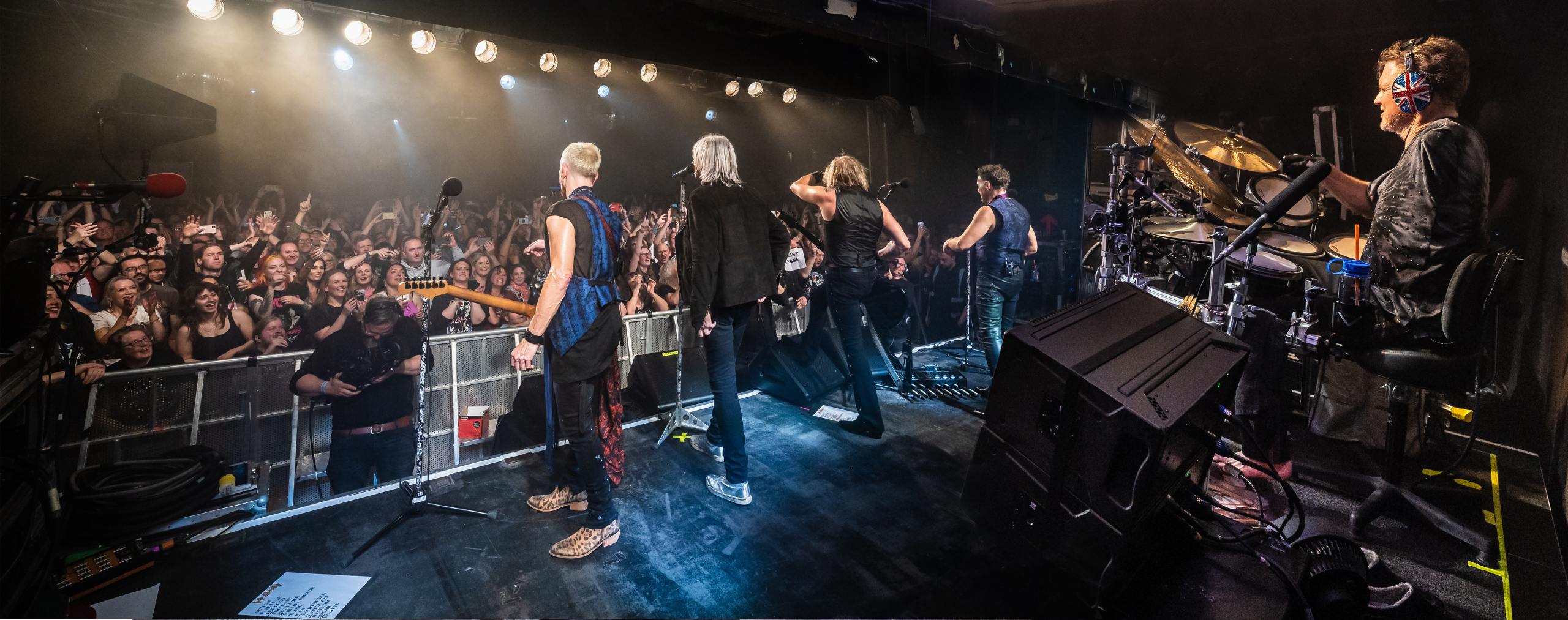 Def Leppard kündigen ihr neues Live-Album “Diamond Star Heroes Live From Sheffield” für den 21. November an!