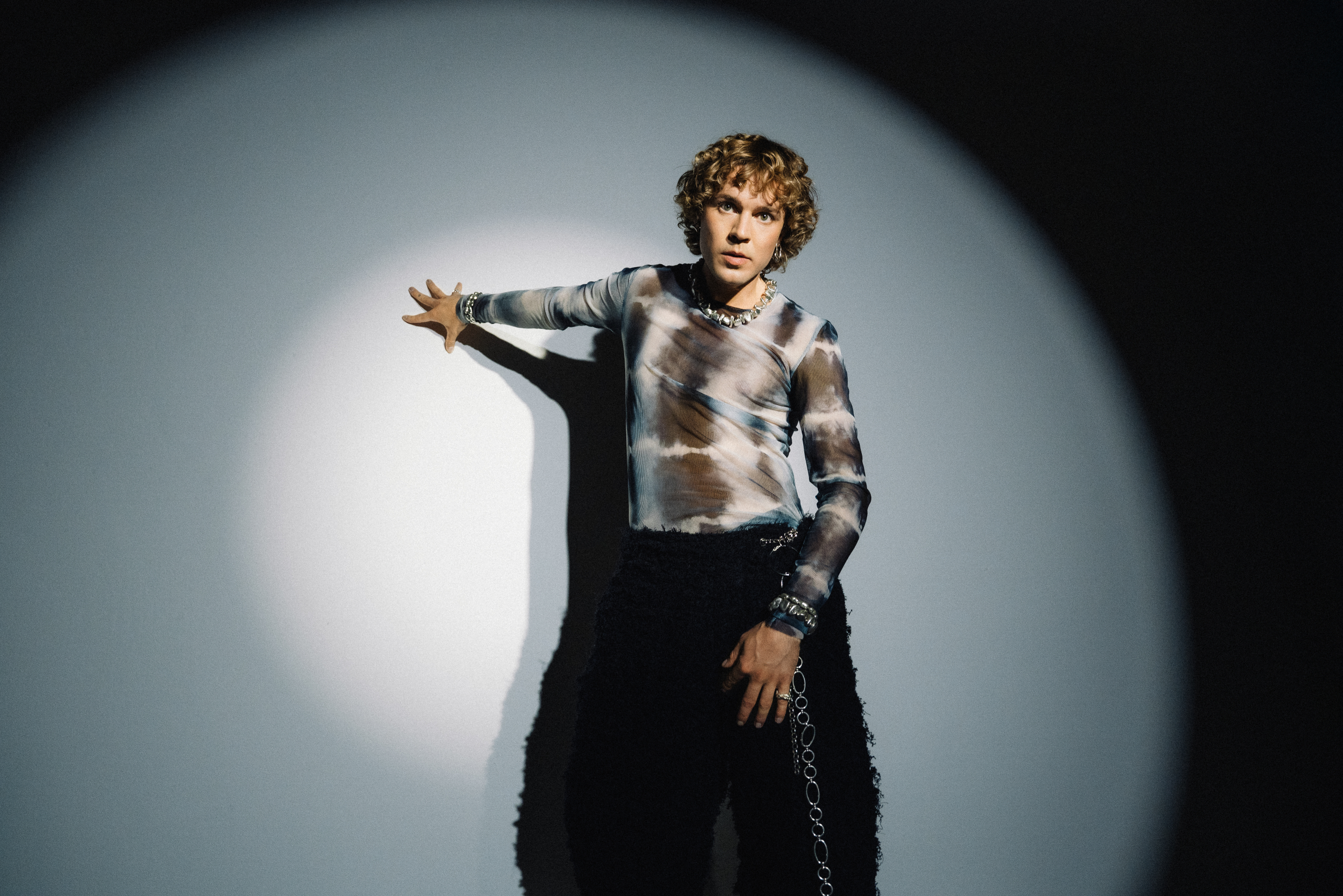 Felix Jaehn beleuchtet den World Mental Health Day mit seinem neuen Album und der Lead Single „Now’s a Good Time to Be” mit Sarah Barrios