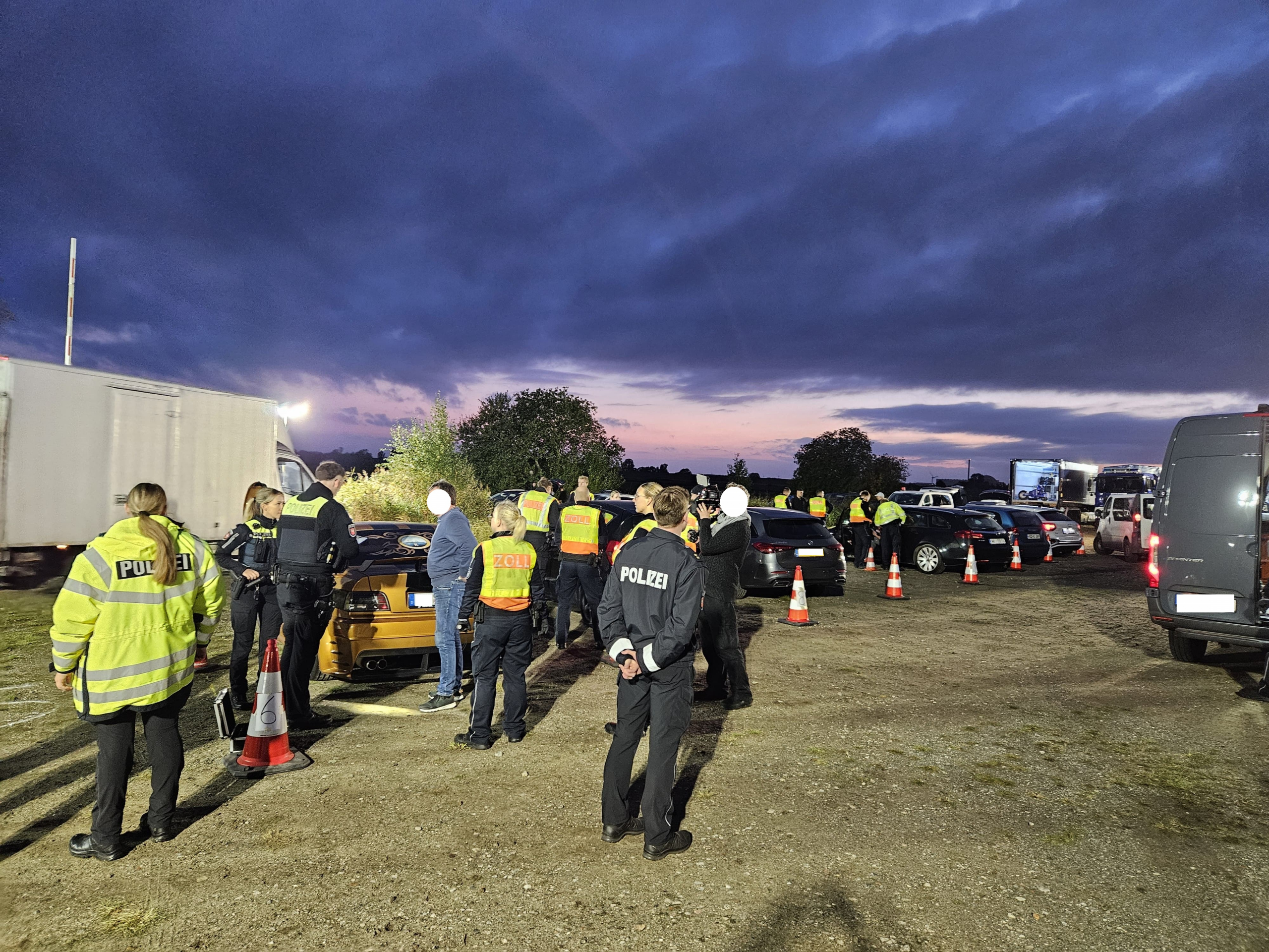 POL-CUX: Groß angelegte Verkehrskontrolle verschiedener Polizeidienststellen und des Hauptzollamtes Bremen an der B437 – zahlreiche Verstöße festgestellt