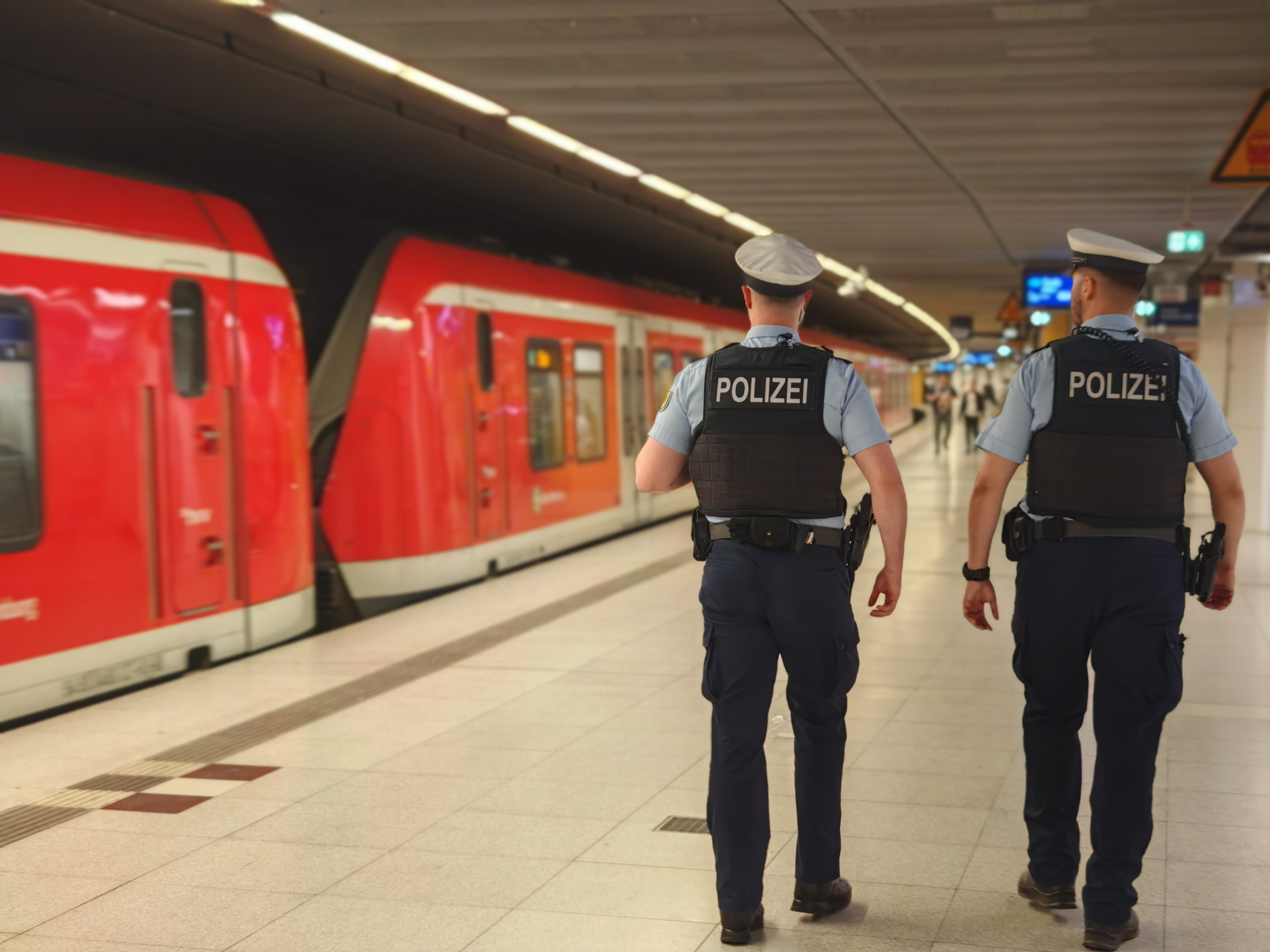 BPOL-HH: Hauptbahnhof: Sexuelle Belästigung – Weitere Tathandlung durch Zivilcourage verhindert