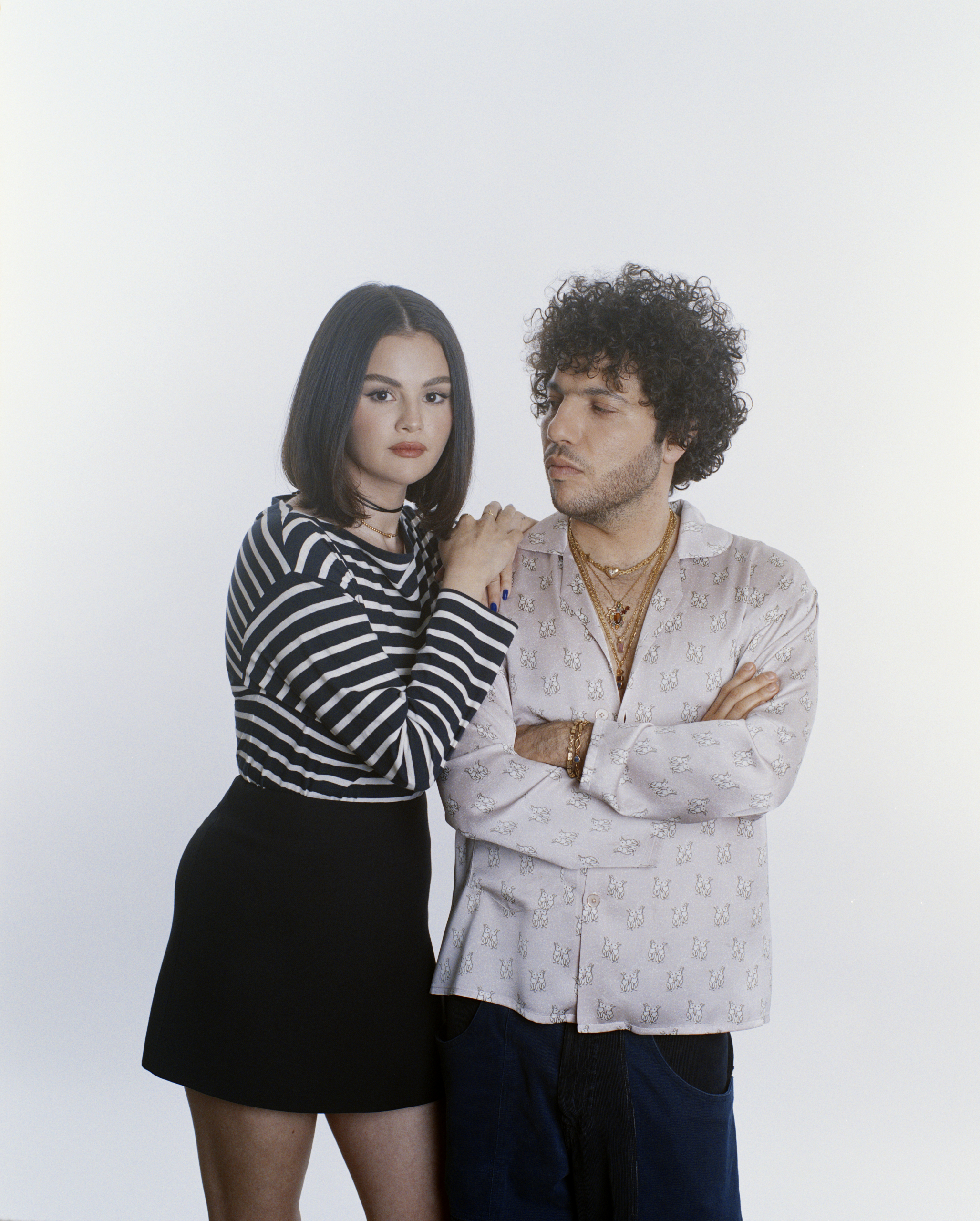 Selena Gomez veröffentlicht neuen Song “In The Dark” aus dem Netflix-Serien-Soundtrack “Nobody Wants This” + Start der 2. Staffel am 23. Oktober