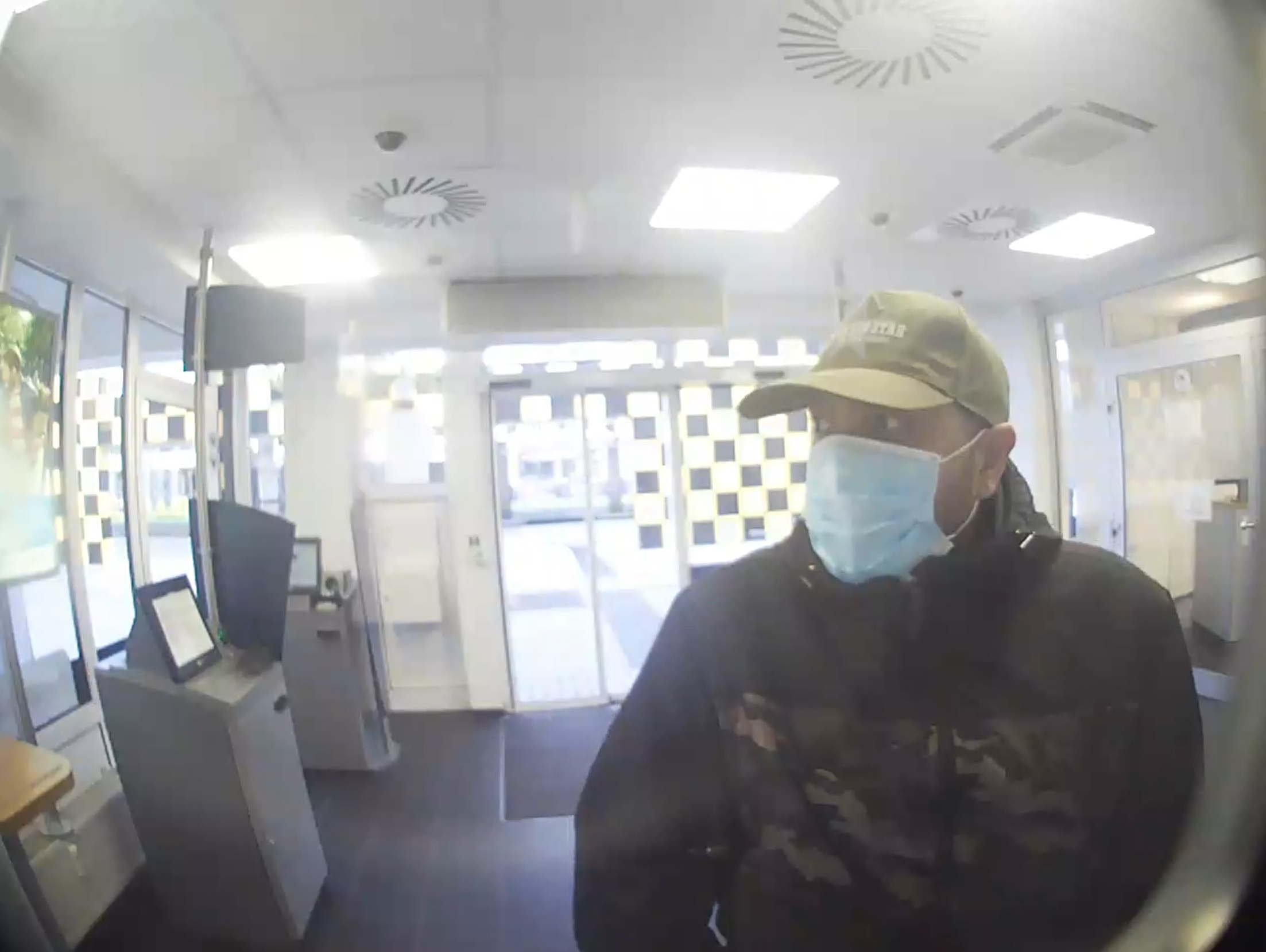 Polizeidirektion Hannover  POL-H: Öffentlichkeitsfahndung: Polizei Hannover sucht EC-Karten-Dieb