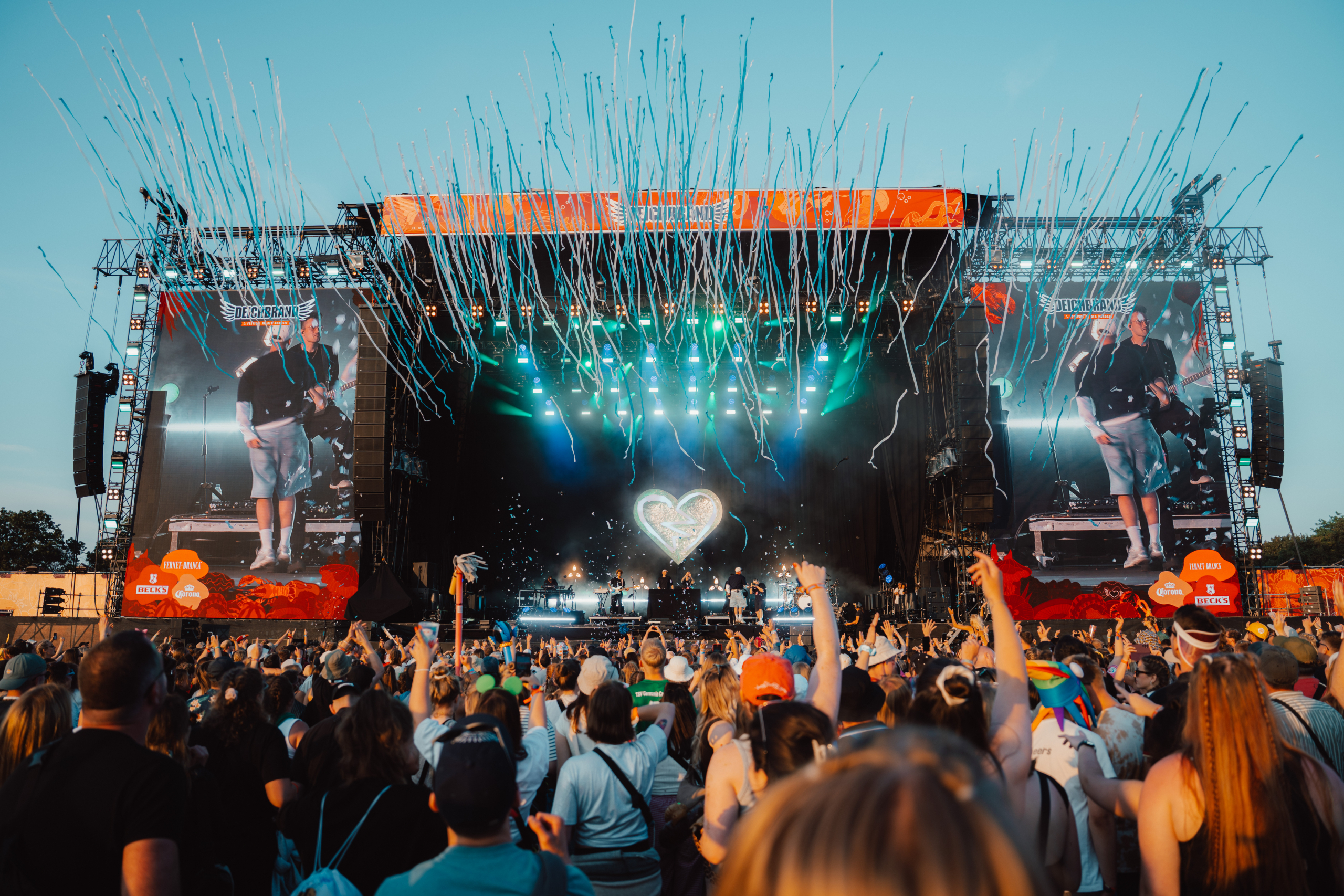 Erste Bandwelle beim Deichbrand Festival 2026