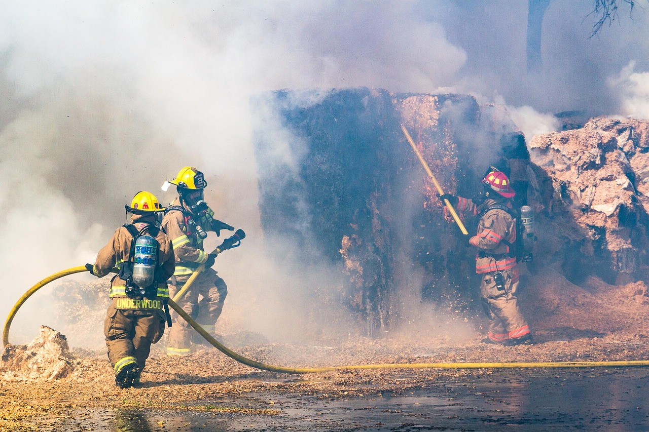 POL-CUX: Heuballenbrand auf landwirtschaftlichen Hof
