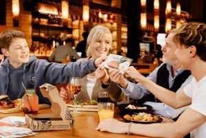 OFFLINE IS(S)T BESSER: Cafe Del Sol startet im Januar deutschlandweite Digital-Detox-Aktion für echtes Miteinander